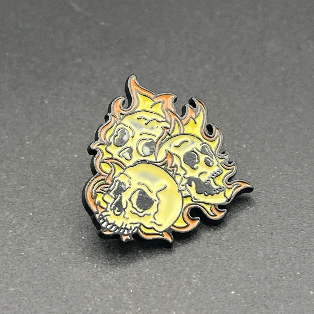 Cartoon Skulls On Fire Flames Lapel Hat‎ Pin